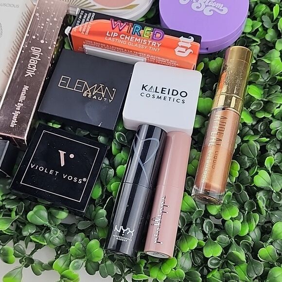 Makeup bundle lot 14 pieces wholesale blush bronzer lip gloss highlighter new - Picture 2 of 5